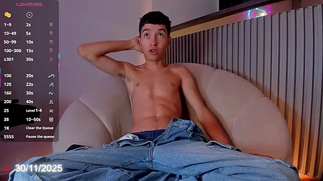 Snapshot of Dallen_Grant chatting on 12.01.25 Dallen Grant online show from 12.01.25