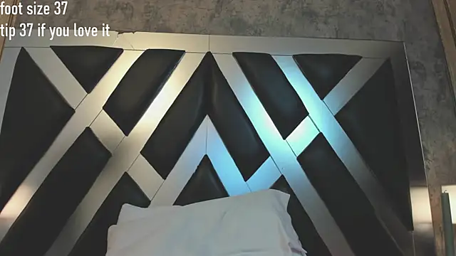 CloePerson online show from 04.04.26