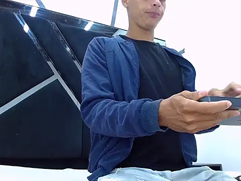 Snapshot of wiltom_ chatting on 10.29.25 wiltom online show from 10.29.25