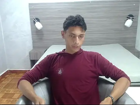 Snapshot of wiltom_ chatting on 11.02.25 wiltom online show from 11.02.25