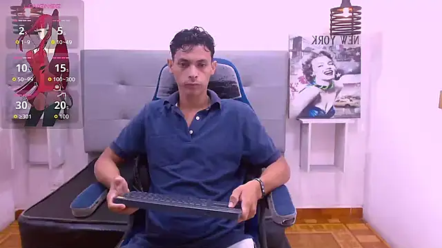 Snapshot of wiltom_ chatting on 11.03.25 wiltom online show from 11.03.25