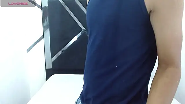 Snapshot of wiltom_ chatting on 11.04.25 wiltom online show from 11.04.25