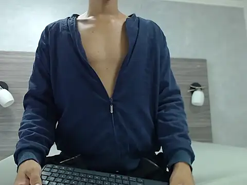 Snapshot of wiltom_ chatting on 11.11.25 wiltom online show from 11.11.25