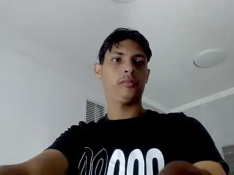 Snapshot of wiltom_ chatting on 11.14.25 wiltom online show from 11.14.25