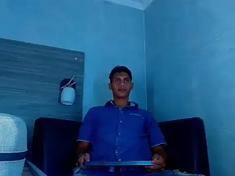 Snapshot of wiltom_ chatting on 11.18.25 wiltom online show from 11.18.25