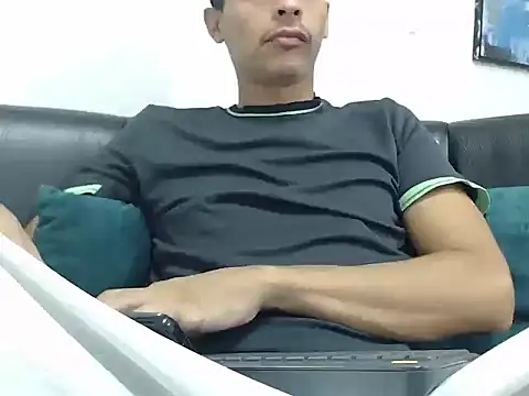 Snapshot of wiltom_ chatting on 11.23.25 wiltom online show from 11.23.25