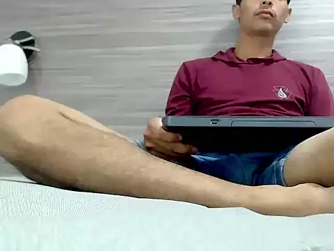 Snapshot of wiltom_ chatting on 11.26.25 wiltom online show from 11.26.25