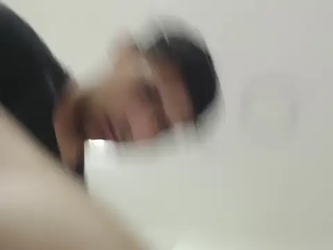 Snapshot of wiltom_ chatting on 11.28.25 wiltom online show from 11.28.25