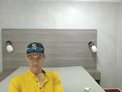 Snapshot of wiltom_ chatting on 11.29.25 wiltom online show from 11.29.25