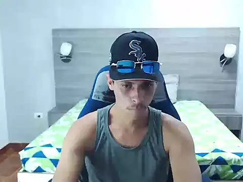 Snapshot of wiltom_ chatting on 12.03.25 wiltom online show from 12.03.25