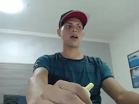 Snapshot of wiltom_ chatting on 12.14.25 wiltom online show from 12.14.25