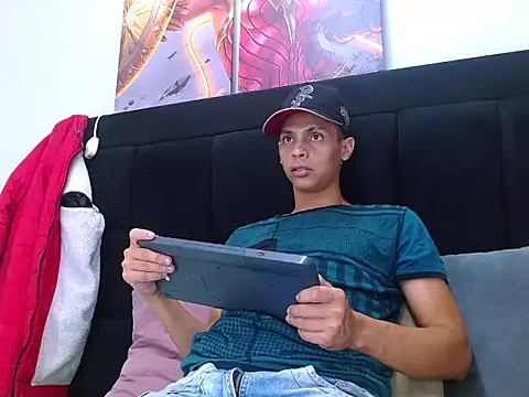 Snapshot of wiltom_ chatting on 12.15.25 wiltom online show from 12.15.25