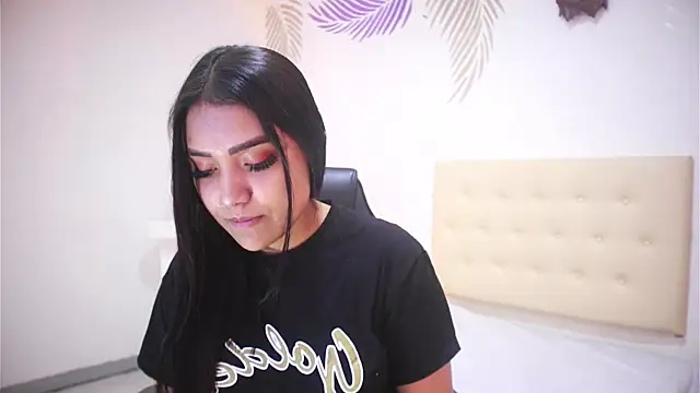 Snapshot of Isabelle_Lane chatting on 12.02.25 Isabelle Lane online show from 12.02.25