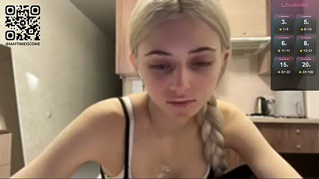 Snapshot of AidaGloshen chatting on 06.15.26 AidaGloshen online show from 06.15.26