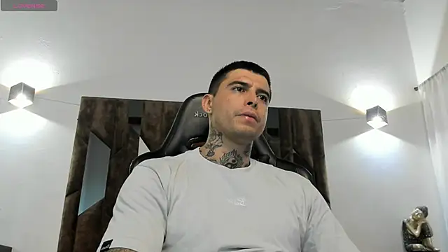 Snapshot of MATEO_DILUCA chatting on 11.14.25 MATEO DILUCA online show from 11.14.25