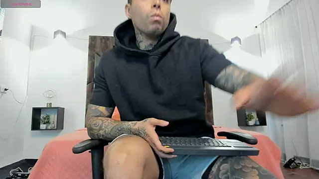 Snapshot of MATEO_DILUCA chatting on 11.16.25 MATEO DILUCA online show from 11.16.25