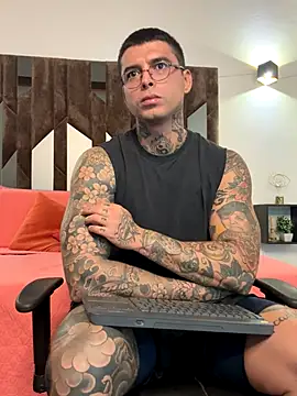 Snapshot of MATEO_DILUCA chatting on 11.17.25 MATEO DILUCA online show from 11.17.25