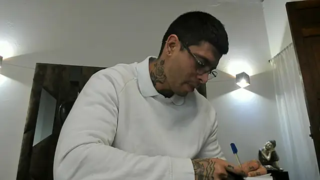 Snapshot of MATEO_DILUCA chatting on 11.26.25 MATEO DILUCA online show from 11.26.25