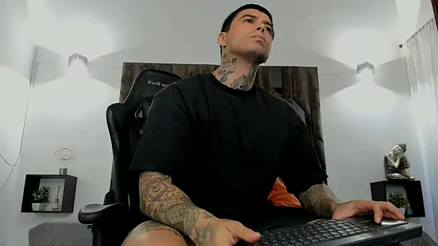 Snapshot of MATEO_DILUCA chatting on 11.29.25 MATEO DILUCA online show from 11.29.25