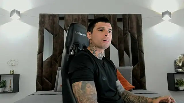 Snapshot of MATEO_DILUCA chatting on 11.30.25 MATEO DILUCA online show from 11.30.25