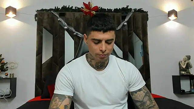 Snapshot of MATEO_DILUCA chatting on 12.04.25 MATEO DILUCA online show from 12.04.25