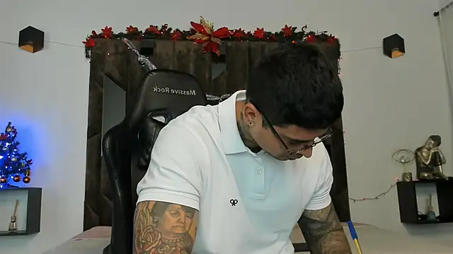 Snapshot of MATEO_DILUCA chatting on 12.17.25 MATEO DILUCA online show from 12.17.25