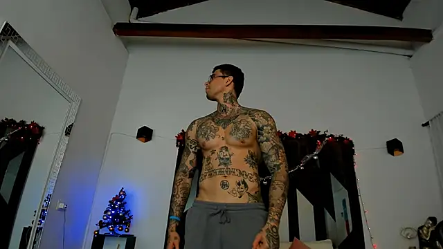 Snapshot of MATEO_DILUCA chatting on 12.22.25 MATEO DILUCA online show from 12.22.25