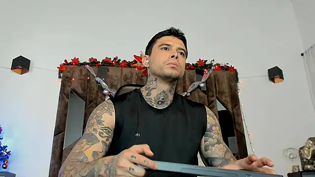 Snapshot of MATEO_DILUCA chatting on 12.23.25 MATEO DILUCA online show from 12.23.25