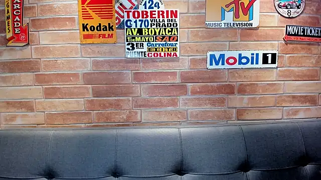 Snapshot of foxy_sharlotte chatting on 12.17.25 foxy sharlotte online show from 12.17.25