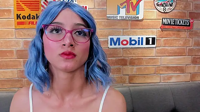 Snapshot of foxy_sharlotte chatting on 12.18.25 foxy sharlotte online show from 12.18.25