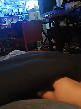 Snapshot of Piope1984 chatting on 10.31.25 Piope1984 online show from 10.31.25