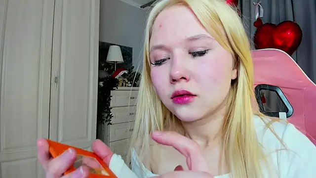 VivieSunn online show from 02.14.26