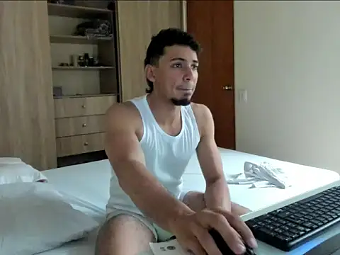 Snapshot of bbenboxer chatting on 12.15.25 bbenboxer online show from 12.15.25