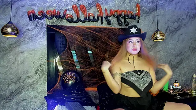 Snapshot of VelvetKiss_ chatting on 10.31.25 VelvetKiss online show from 10.31.25