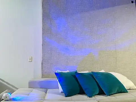 Snapshot of jeffandagus chatting on 10.31.25 jeffandagus online show from 10.31.25