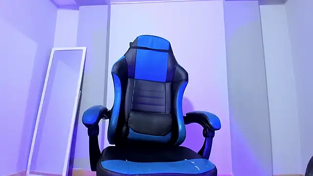 Snapshot of whisper_nova chatting on 10.30.25 whisper nova online show from 10.30.25