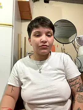 Snapshot of leti302 chatting on 10.29.25 leti302 online show from 10.29.25