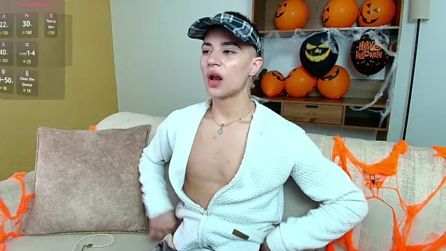 Snapshot of MatheoMontclair chatting on 11.05.25 MatheoMontclair online show from 11.05.25