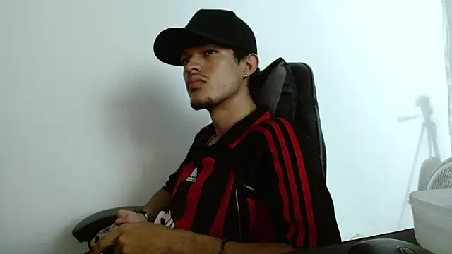 Snapshot of BrayanOconer08 chatting on 11.14.25 BrayanOconer08 online show from 11.14.25