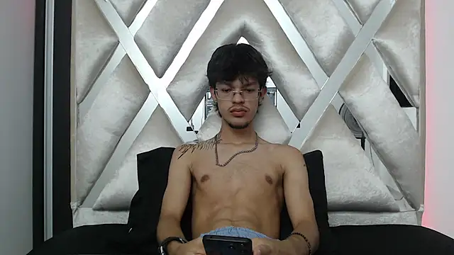 Snapshot of BrayanOconer08 chatting on 11.17.25 BrayanOconer08 online show from 11.17.25