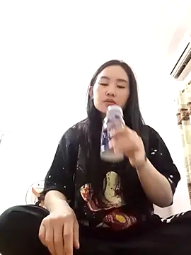 Snapshot of lemon-0 chatting on 11.05.25 lemon-0 online show from 11.05.25