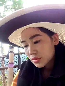 Snapshot of lemon-0 chatting on 11.07.25 lemon-0 online show from 11.07.25