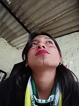 Snapshot of YeseniaRodriguez3 chatting on 10.31.25 YeseniaRodriguez3 online show from 10.31.25