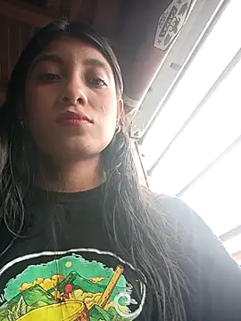 Snapshot of YeseniaRodriguez3 chatting on 11.15.25 YeseniaRodriguez3 online show from 11.15.25