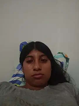 YeseniaRodriguez3 online show from 04.09.26