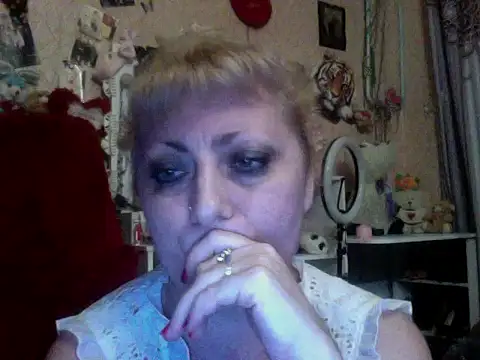 Snapshot of xHot_Amazonq chatting on 10.26.25 xHot Amazonq online show from 10.26.25