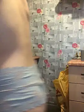 AnitaTenchi1 online show from 12.18.25