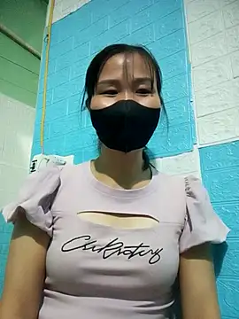 Donatella28 online show from 10.30.25