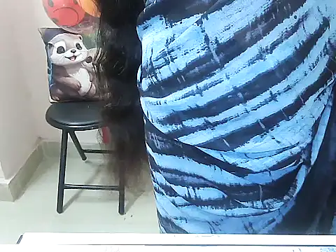 Snapshot of lo_e_shreya chatting on 11.01.25 lo e shreya online show from 11.01.25