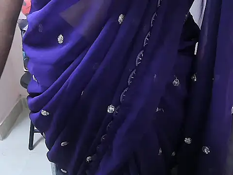 Snapshot of lo_e_shreya chatting on 11.02.25 lo e shreya online show from 11.02.25